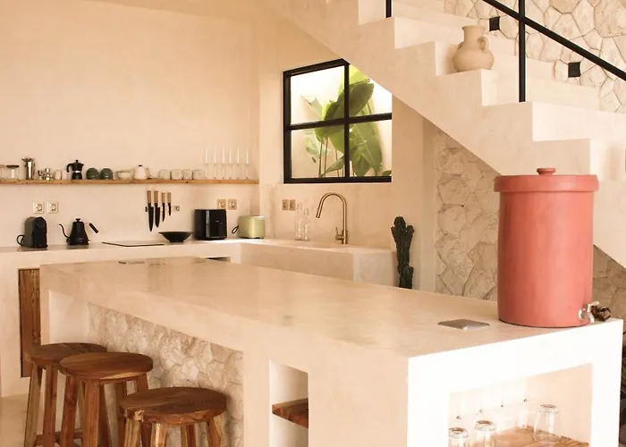 Villa Ayora - Brand New - Ocean View - Fully Private, Architect-designed Cliffside -