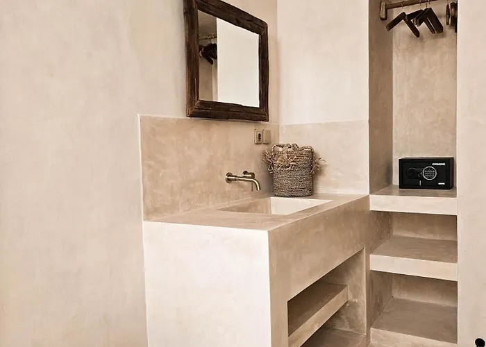 Villa Ayora - Brand New - Ocean View - Fully Private, Architect-designed Cliffside -